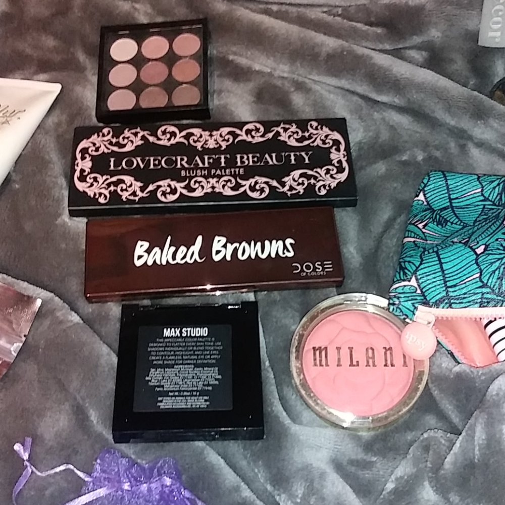 Makeup bundle 💕💥 - Picture 7 of 7